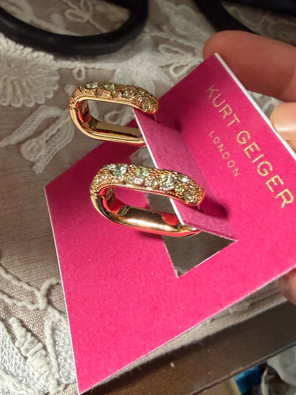 Kurt Geiger London Crystal Pave Oval Hoop Earrings gold Glam NEW